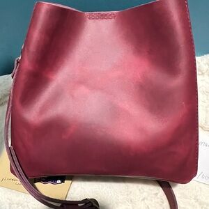 Portland, leather goods Anemone butterfly